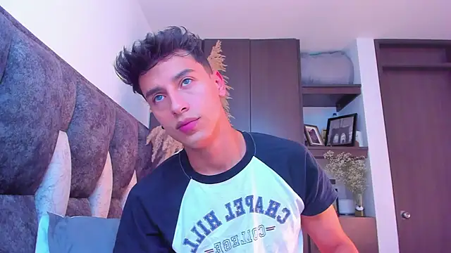 Snapshot of I_Gabriel chatting on 12-14-24, 09:02 I Gabriel online show from 12-14-24, 09:02