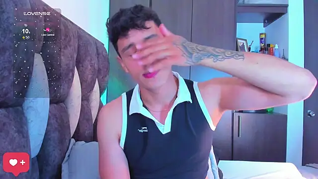 Snapshot of I_Gabriel chatting on 10-04-25, 12:34 I Gabriel online show from 10-04-25, 12:34