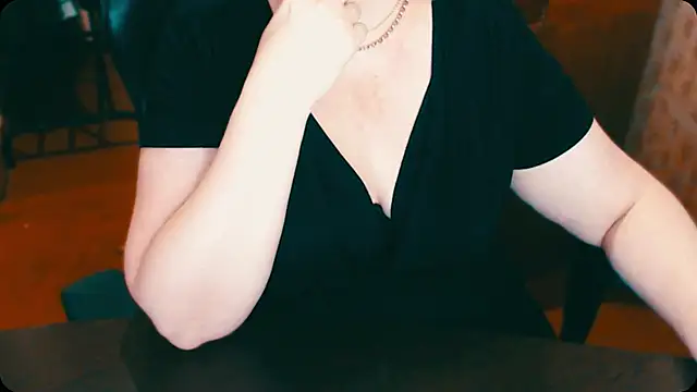 Snapshot of AlisaHot55 chatting on 03-18-25, 10:39 AlisaHot55 online show from 03-18-25, 10:39