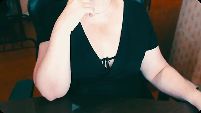 Snapshot of AlisaHot55 chatting on 09-19-25, 12:09 AlisaHot55 online show from 09-19-25, 12:09