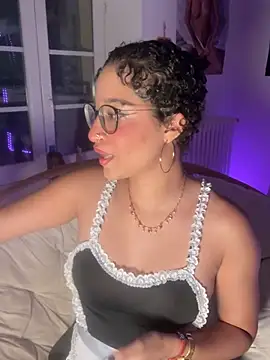 Snapshot of Lauyako chatting on 07-04-26, 10:47 Lauyako online show from 07-04-26, 10:47