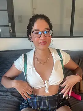Snapshot of Lauyako chatting on 06-26-26, 03:29 Lauyako online show from 06-26-26, 03:29