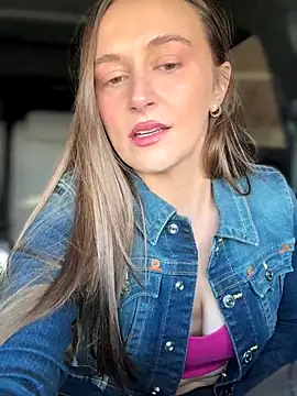 lunagirl13 online show from 10-27-25, 08:21