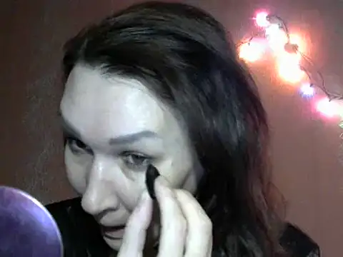 PrettyAndWild online show from 12-13-24, 05:21