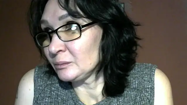 PrettyAndWild online show from 11-25-25, 03:45