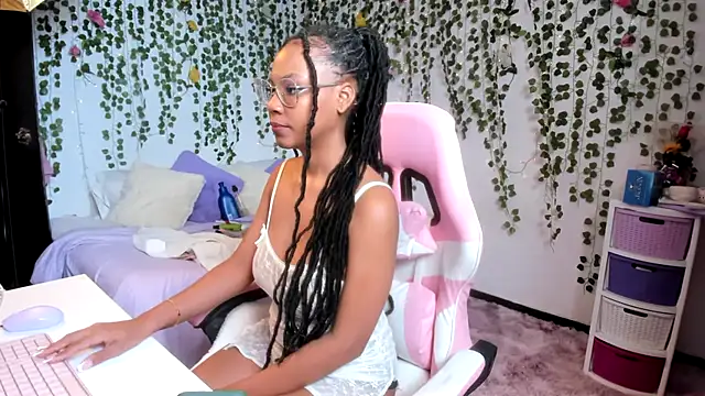 violeta milleer online show from 11-23-25, 05:12