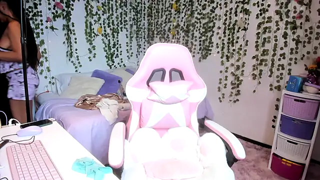 violeta milleer online show from 11-18-25, 04:54