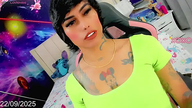 Snapshot of Nella_Dolls chatting on 09-22-25, 10:49 Nella Dolls online show from 09-22-25, 10:49