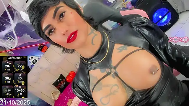 Snapshot of Nella_Dolls chatting on 10-22-25, 12:43 Nella Dolls online show from 10-22-25, 12:43