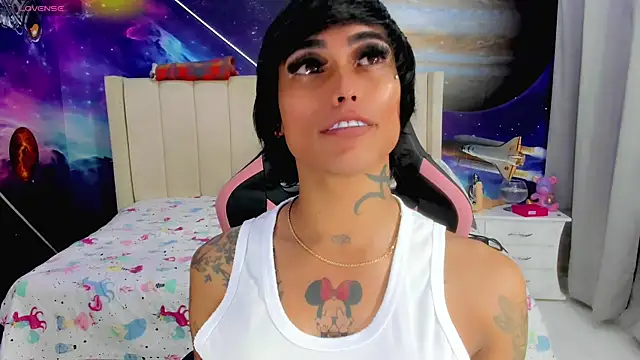 Snapshot of Nella_Dolls chatting on 09-18-25, 12:13 Nella Dolls online show from 09-18-25, 12:13