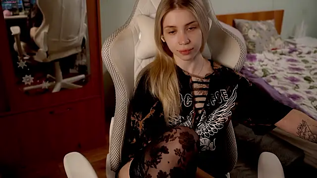 ho1yho1e online show from 03-18-26, 07:26