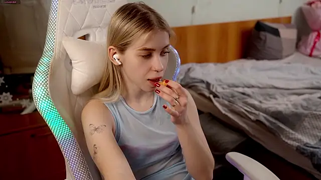 ho1yho1e online show from 02-14-26, 07:25