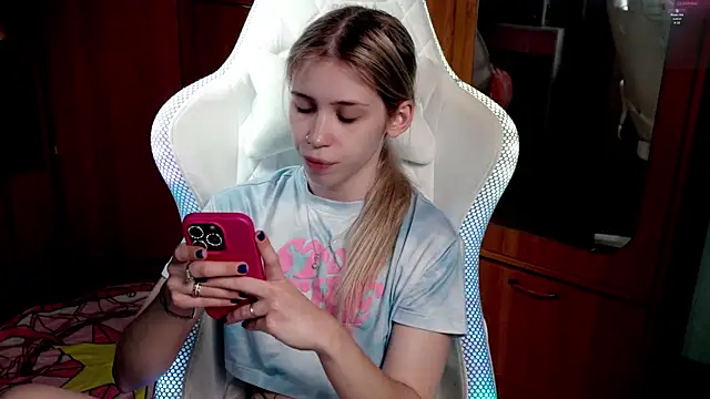 ho1yho1e online show from 11-01-25, 06:24