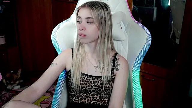 ho1yho1e online show from 11-11-25, 06:47