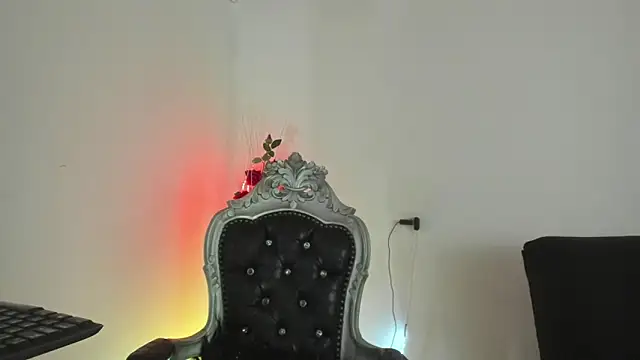 Snapshot of Hela_wet chatting on 02-07-25, 12:42 Hela wet online show from 02-07-25, 12:42