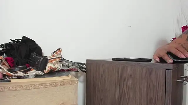 Snapshot of Hela_wet chatting on 02-22-25, 03:47 Hela wet online show from 02-22-25, 03:47