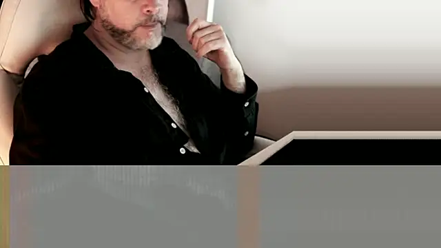 Snapshot of Sanders_White chatting on 12-31-24, 01:47 Sanders White online show from 12-31-24, 01:47
