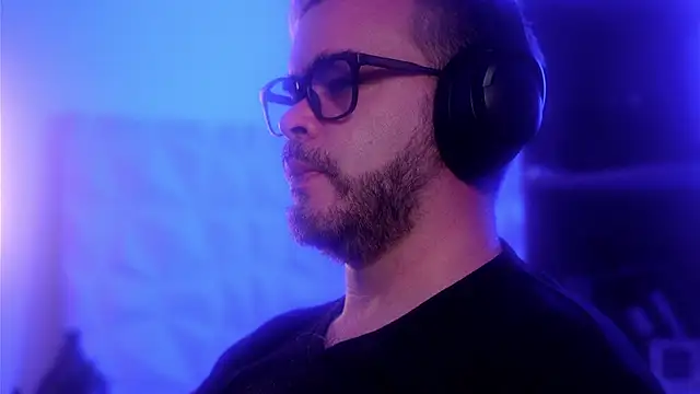 Sanders White online show from 12-18-25, 04:28