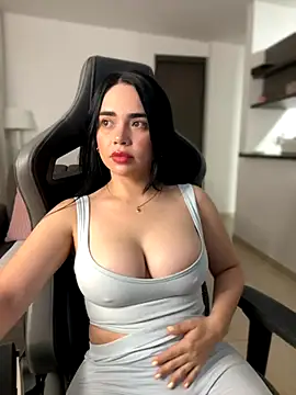 Snapshot of GeorginaJones chatting on 10-16-25, 02:53 GeorginaJones online show from 10-16-25, 02:53