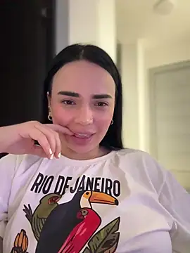 Snapshot of GeorginaJones chatting on 10-18-25, 04:47 GeorginaJones online show from 10-18-25, 04:47