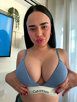 Snapshot of GeorginaJones chatting on 10-01-25, 10:24 GeorginaJones online show from 10-01-25, 10:24