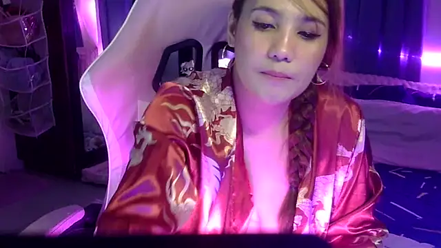 Snapshot of yourbabe_Brielle chatting on 10-22-25, 02:05 yourbabe Brielle online show from 10-22-25, 02:05