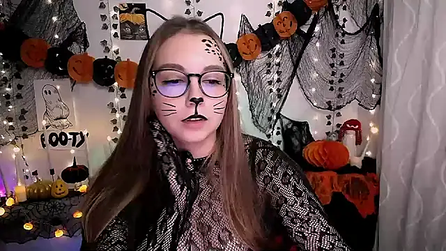 SweetPrincess  online show from 10-28-25, 09:08