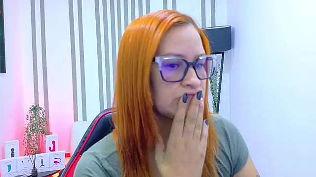 Snapshot of Britney_taylor_ chatting on 10-13-25, 09:27 Britney taylor online show from 10-13-25, 09:27