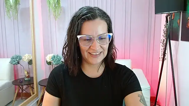 Snapshot of Britney_taylor_ chatting on 02-05-25, 10:01 Britney taylor online show from 02-05-25, 10:01