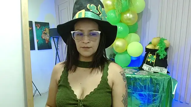 Snapshot of Britney_taylor_ chatting on 03-17-25, 06:42 Britney taylor online show from 03-17-25, 06:42