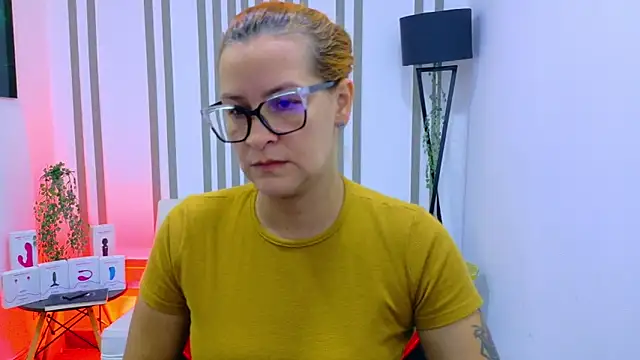 Britney taylor  online show from 11-06-25, 08:57