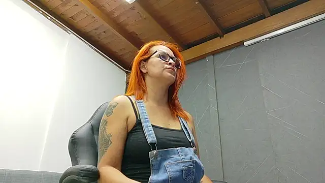 Britney taylor  online show from 01-06-26, 07:07