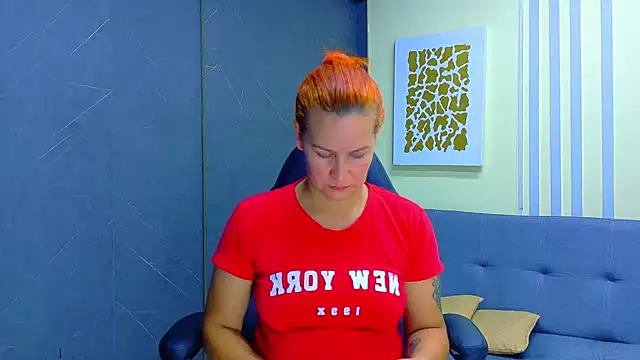 Britney taylor  online show from 06-12-26, 06:38