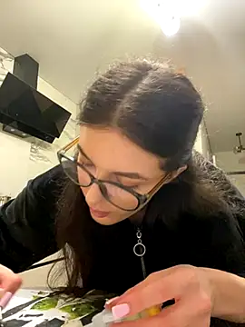 little belucci online show from 12-05-25, 02:59