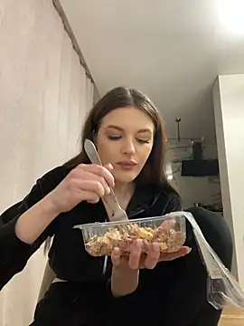 little belucci online show from 03-10-25, 04:57