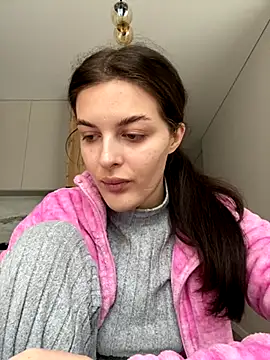 little belucci online show from 10-04-25, 09:00