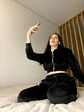 little belucci online show from 11-22-25, 02:38