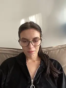 little belucci online show from 10-20-25, 01:11