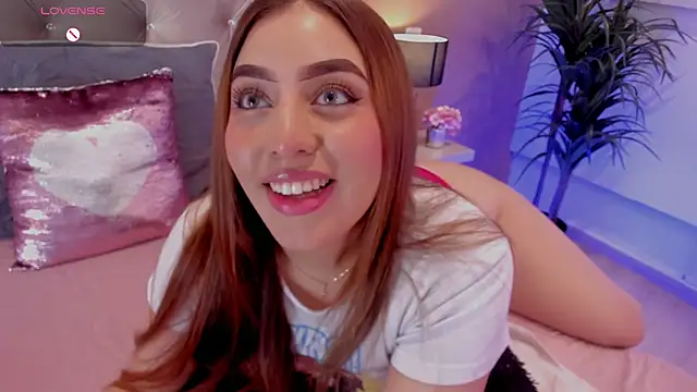 Snapshot of MaddyyLennon chatting on 02-06-25, 02:37 MaddyyLennon online show from 02-06-25, 02:37