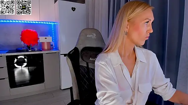 Snapshot of HotyPlays chatting on 03-03-25, 05:41 HotyPlays online show from 03-03-25, 05:41