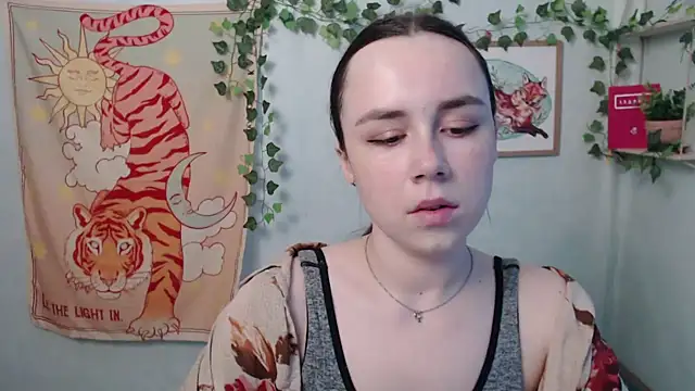 VeryVeryVeryShy  online show from 06-10-26, 05:30