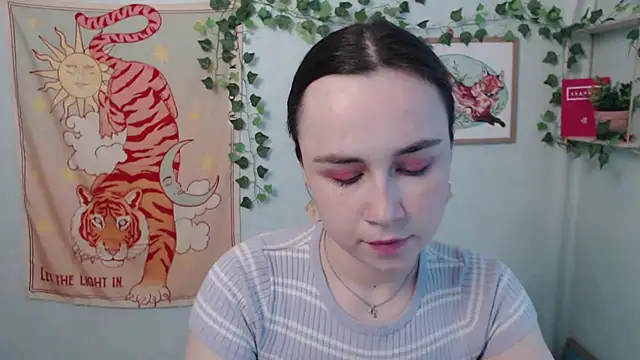 VeryVeryVeryShy  online show from 06-04-26, 05:45
