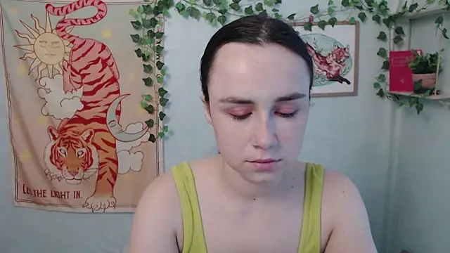 VeryVeryVeryShy  online show from 07-10-26, 05:51