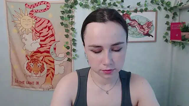 VeryVeryVeryShy  online show from 05-26-26, 05:49