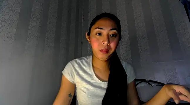 Snapshot of ErikaJayne4u chatting on 02-12-25, 04:54 ErikaJayne4u online show from 02-12-25, 04:54