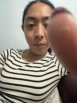 Snapshot of ErikaJayne4u chatting on 01-04-25, 05:16 ErikaJayne4u online show from 01-04-25, 05:16