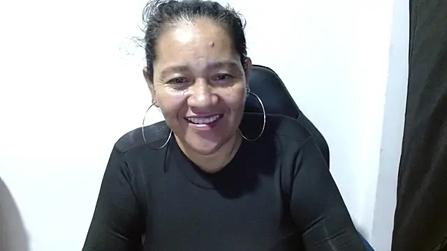 Snapshot of katia_mature chatting on 10-10-25, 11:27 katia mature online show from 10-10-25, 11:27