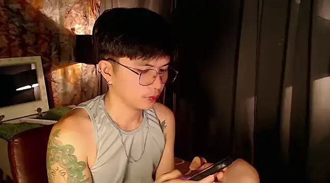 Snapshot of Sexy_Handsome_Drex chatting on 02-15-25, 07:49 Sexy Handsome Drex online show from 02-15-25, 07:49