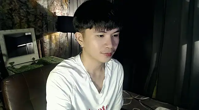 Snapshot of Sexy_Handsome_Drex chatting on 02-11-25, 02:57 Sexy Handsome Drex online show from 02-11-25, 02:57