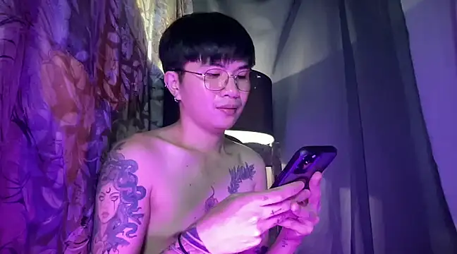 Snapshot of Sexy_Handsome_Drex chatting on 02-25-25, 12:16 Sexy Handsome Drex online show from 02-25-25, 12:16